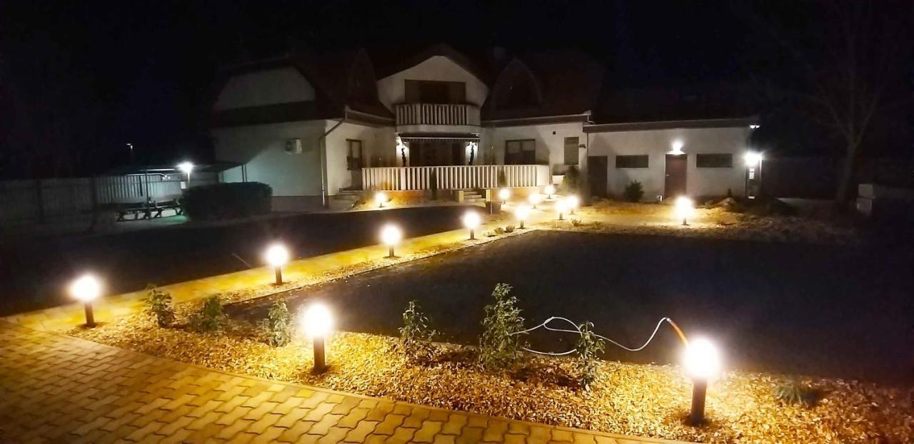 Pal Villa - Premium Apartments - Кечкемет Экстерьер фото