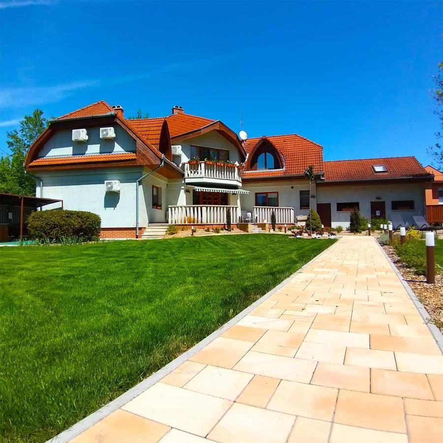 Pal Villa - Premium Apartments - Кечкемет Экстерьер фото